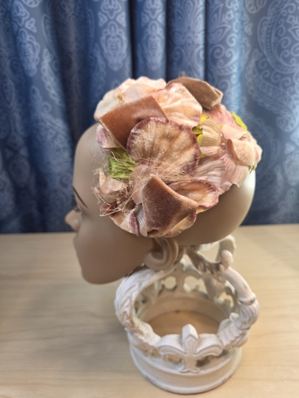 Vintage 1950s Pink Velvet Floral Topper Hat with Birdcage Netting Veil - Picture 6 of 11